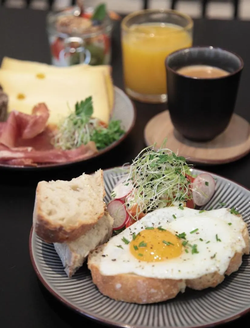 Maison Nationale City Flats & Suites Antwerp Bed & Breakfast