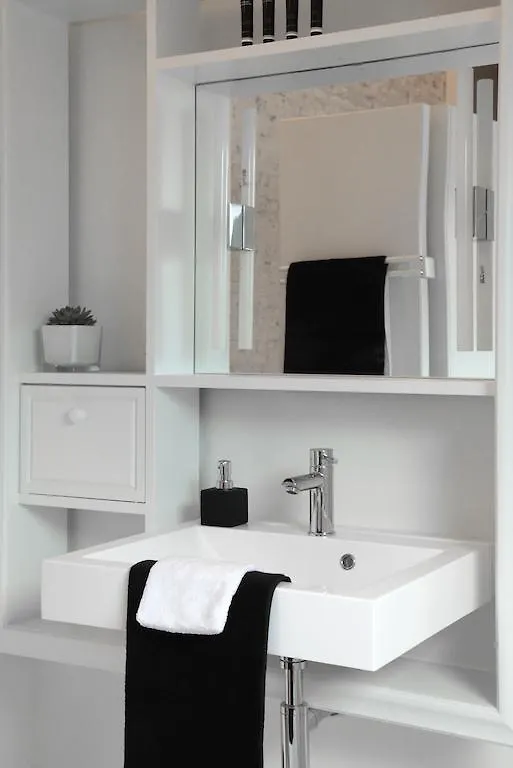 Maison Nationale City Flats & Suites Antwerp Bed & Breakfast